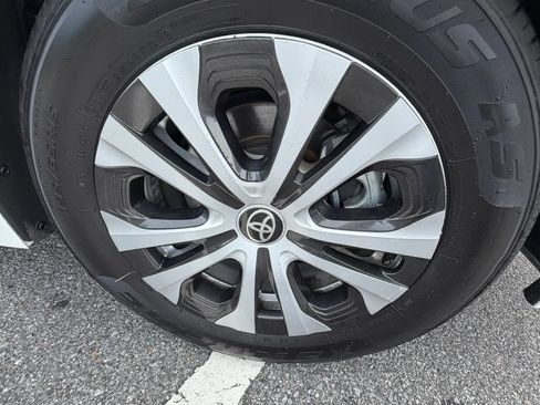 Used 2022 Toyota Corolla LE FWD image 25