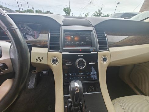 Used 2013 Ford Taurus Limited FWD image 12