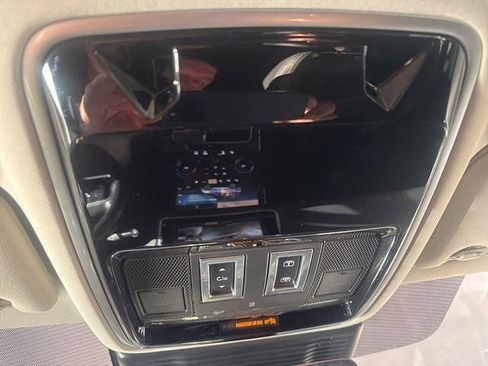 Used 2021 Land Rover Range Rover Velar S image 42