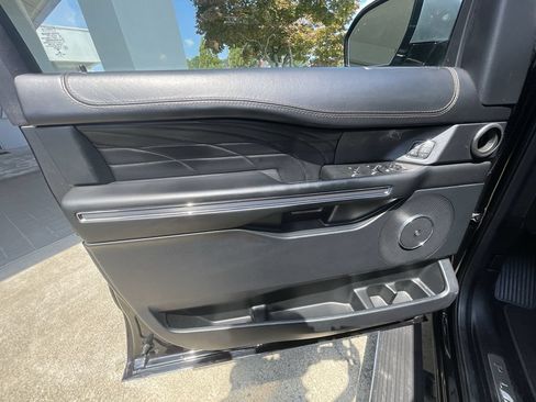 Used 2021 Ford Expedition Platinum RWD image 23