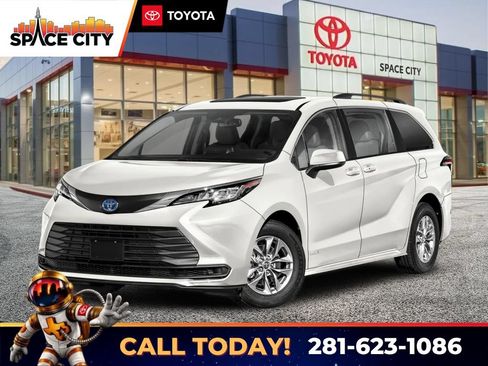 Used 2021 Toyota Sienna LE FWD image 1