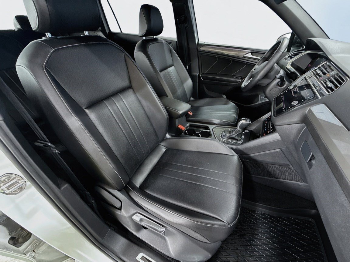 Used 2022 Volkswagen Tiguan SE R-Line FWD image 15