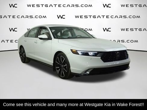 Used 2024 Honda Accord Touring image 2