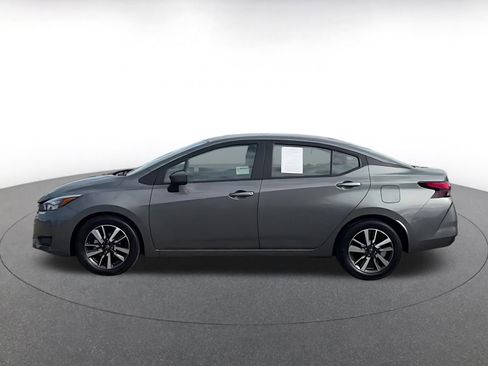 Used 2025 Nissan Versa SV image 9