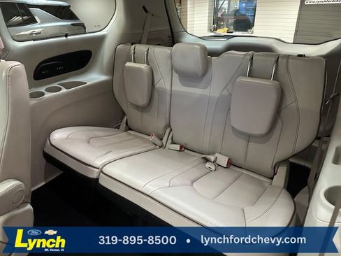 Used 2020 Chrysler Pacifica Limited FWD image 24