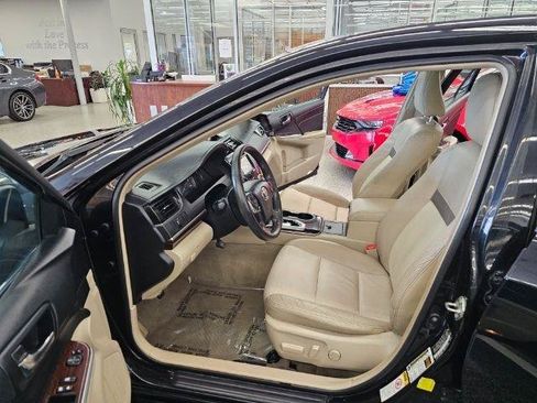 Used 2013 Toyota Camry XLE FWD image 30