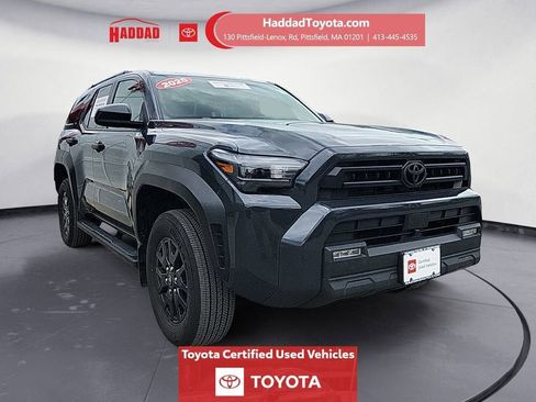 Used 2025 Toyota 4Runner SR5 AWD/4WD image 8