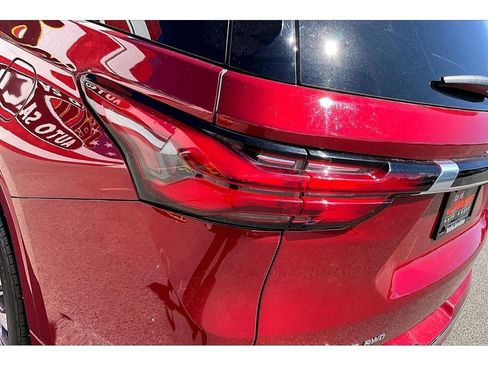 Used 2023 Chevrolet Traverse Premier AWD/4WD image 33