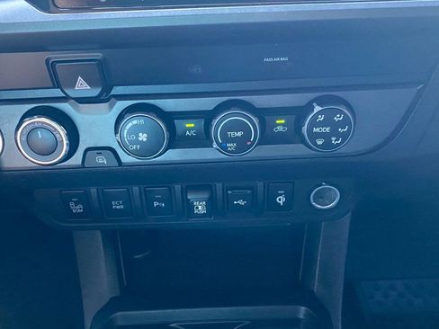 Used 2020 Toyota Tacoma TRD Off-Road w/ Technology Package AWD/4WD image 28