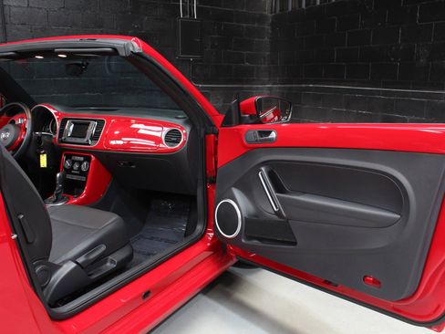 Used 2018 Volkswagen Beetle 2.0T S image 34