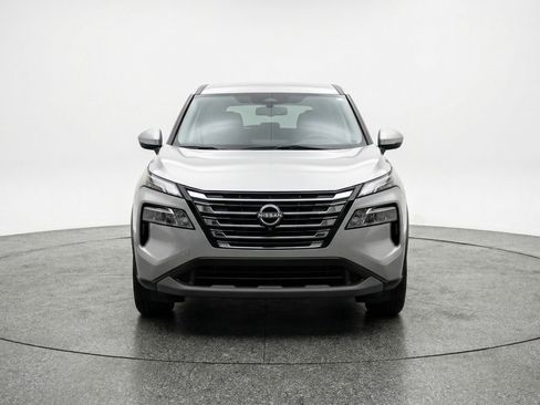 Used 2025 Nissan Rogue SV image 2