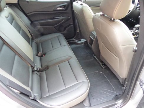 Used 2025 Chevrolet Trax ACTIV w/ Sunroof Package FWD image 32