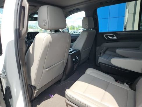 Used 2021 GMC Yukon XL SLT w/ SLT Premium Package AWD/4WD image 16