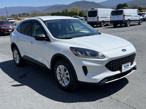 Used 2022 Ford Escape SE image 4