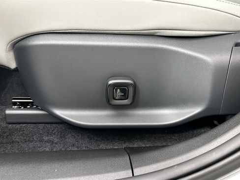 New 2025 Volvo EX30 Plus w/ Protection Package Premier image 18