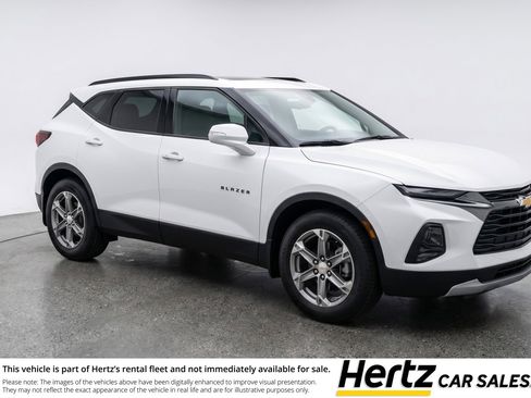 Used 2025 Chevrolet Blazer LT FWD image 1