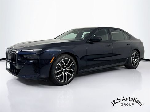 Used 2023 BMW 740i RWD image 3
