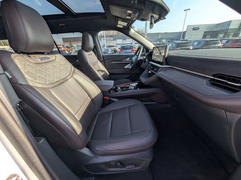 Used 2025 Ford Explorer Platinum w/ Ultimate Package image 10