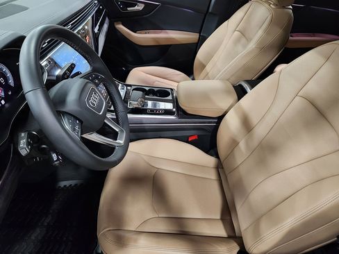 Used 2025 Audi Q8 Premium Plus image 32