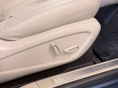 Used 2018 Lincoln MKC Premiere FWD image 34