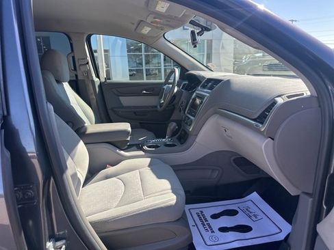 Used 2014 GMC Acadia SLE image 8