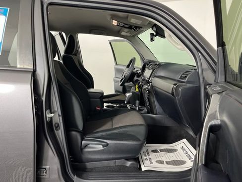 Used 2020 Toyota 4Runner TRD Off-Road AWD/4WD image 38
