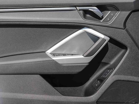 Used 2025 Audi Q3 2.0T Premium w/ Convenience Package image 23