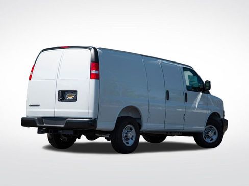 New 2025 Chevrolet Express 3500 RWD image 9