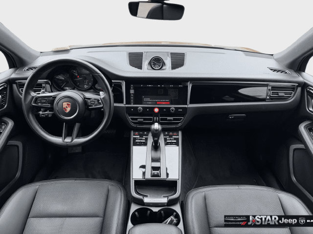 Used 2024 Porsche Macan AWD/4WD image 9