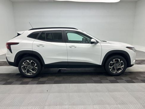 New 2026 Chevrolet Trax LT w/ LT Convenience Package FWD image 8