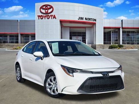 Used 2021 Toyota Corolla LE image 1