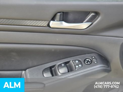Used 2025 Nissan Altima 2.5 SV FWD image 16