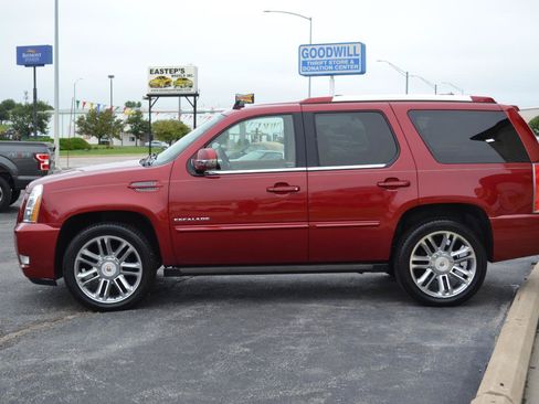 Used 2014 Cadillac Escalade Premium AWD/4WD image 4