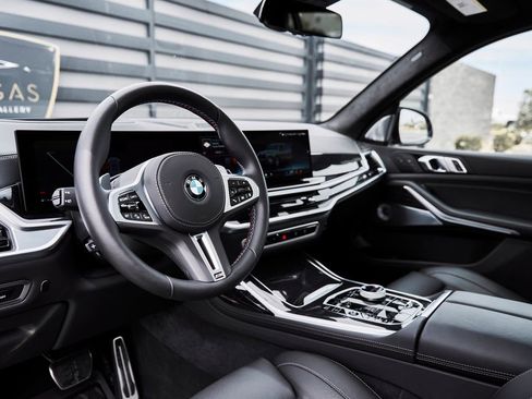 Used 2026 BMW X7 M60i AWD/4WD image 2