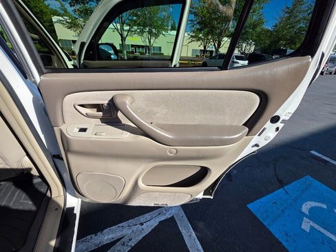 Used 2005 Toyota Sequoia SR5 AWD/4WD image 46