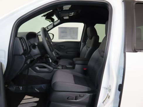 New 2026 Nissan Frontier SV image 4