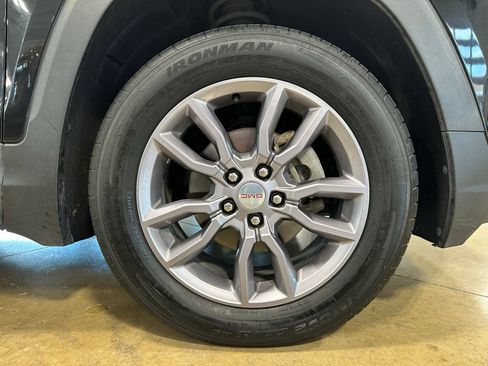 Used 2023 GMC Terrain SLT AWD/4WD image 10
