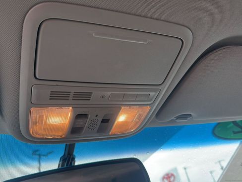Used 2012 Honda Odyssey Touring Elite image 18