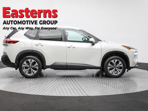 Used 2022 Nissan Rogue SV image 6