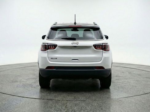 Used 2025 Jeep Compass Trailhawk AWD/4WD image 7
