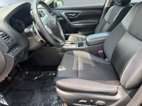 Used 2017 Nissan Altima 2.5 SR w/ Midnight Edition Package FWD image 7