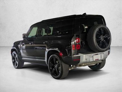 Used 2024 Land Rover Defender 110 S image 8