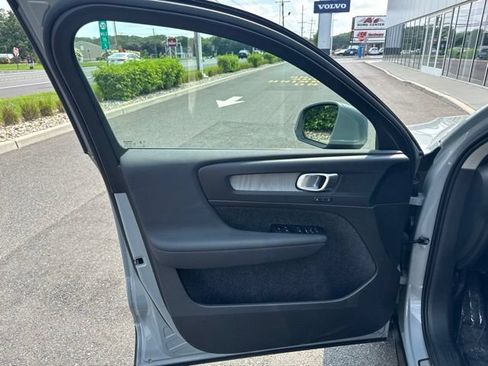 Certified 2025 Volvo XC40 B5 Plus AWD/4WD image 19