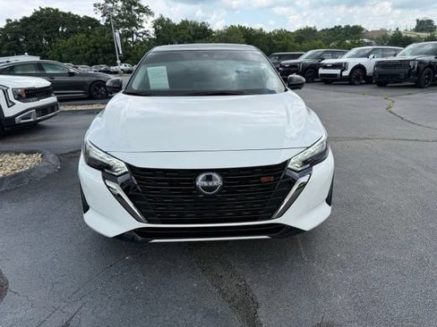 Used 2025 Nissan Sentra SR w/ SR Premium Package FWD image 2