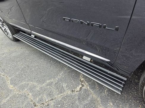Used 2023 GMC Yukon Denali Ultimate AWD/4WD image 25