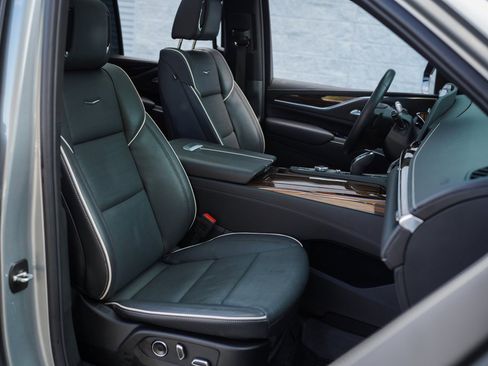 Used 2024 Cadillac Escalade Premium Luxury image 24