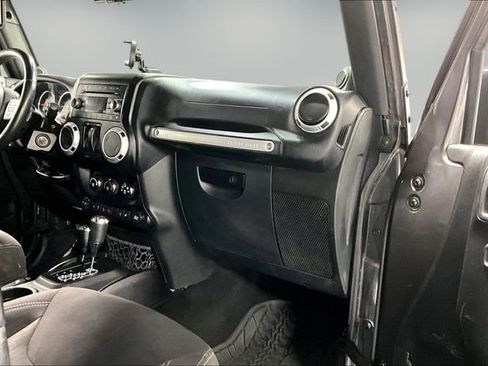Used 2014 Jeep Wrangler Sahara w/ Connectivity Group AWD/4WD image 20
