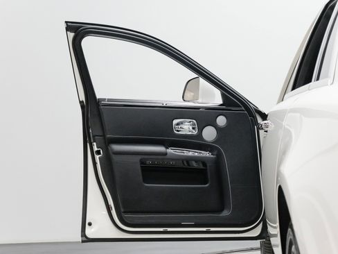 Used 2016 Rolls-Royce Ghost image 36