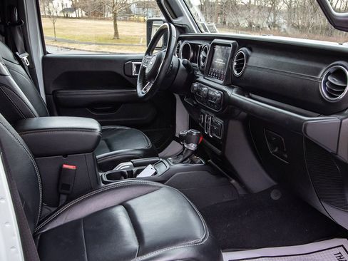 Used 2020 Jeep Wrangler Unlimited Sahara image 22