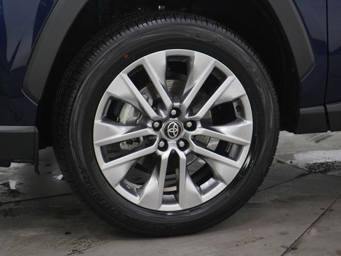 Used 2025 Toyota RAV4 Limited image 28